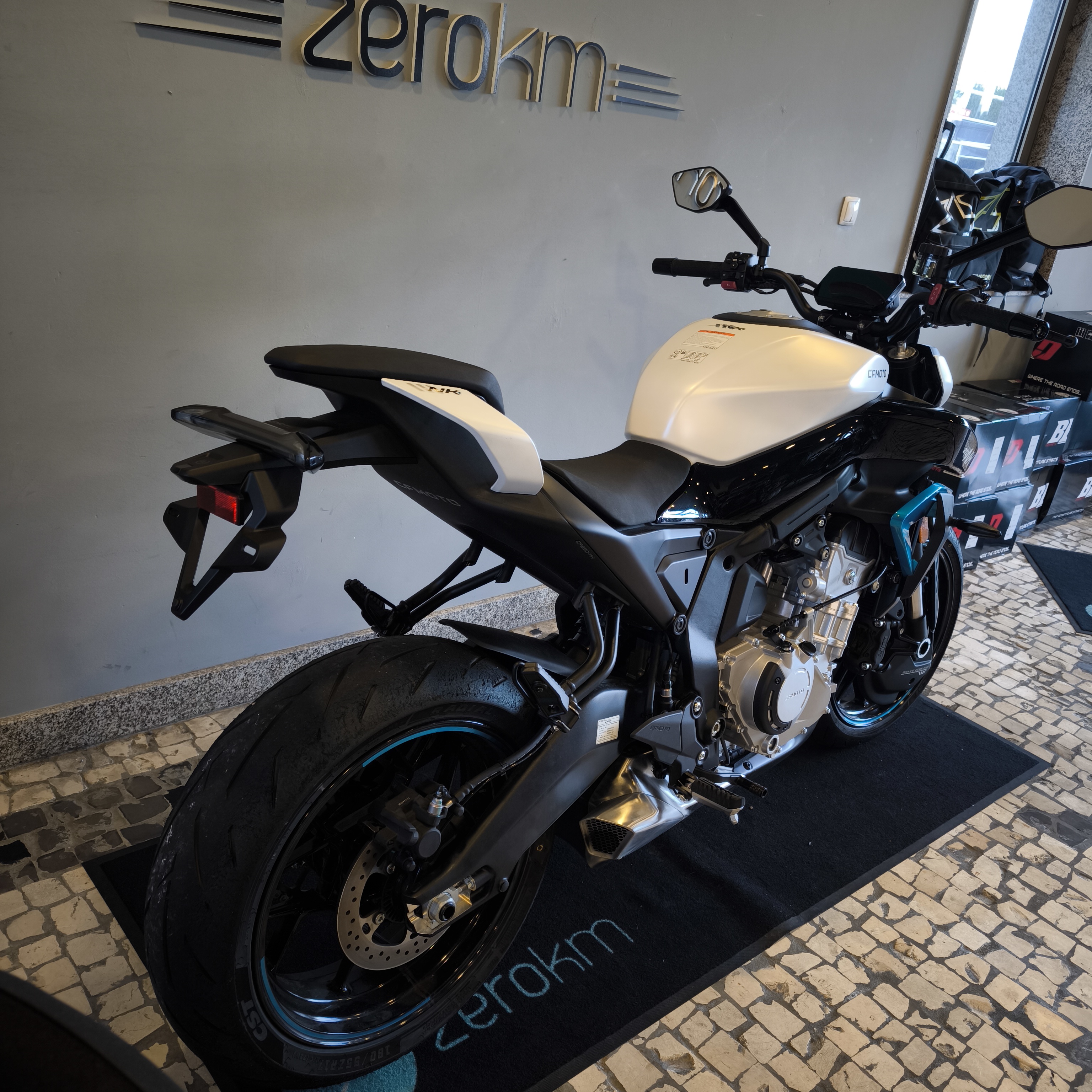 https://zero-km.pt/ZeroKm/Produtos/nk675 4.jpg